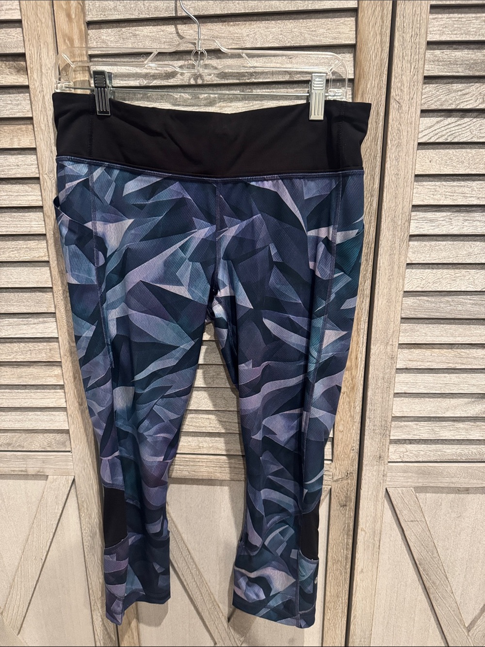Lululemon Athletica Geometric Print Active Capri Pants - Blue size 10